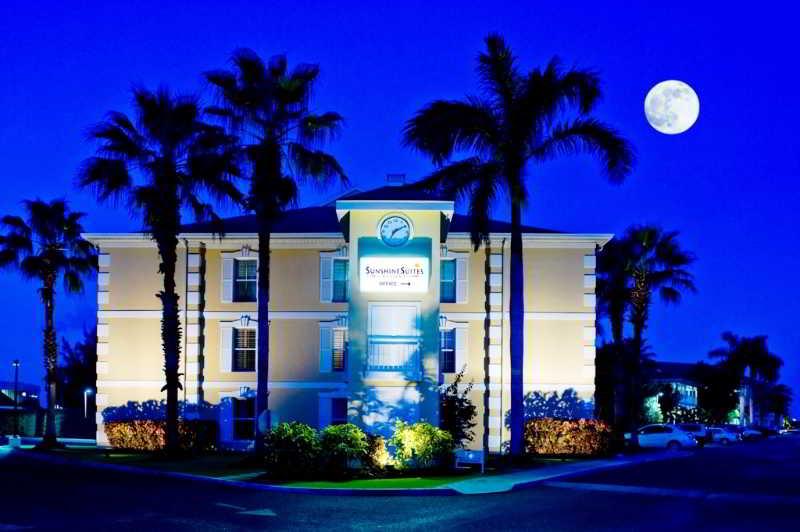 Sunshine Suites Resort West Bay Exterior foto